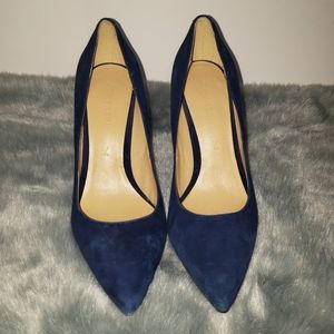 Navy blue dress pump